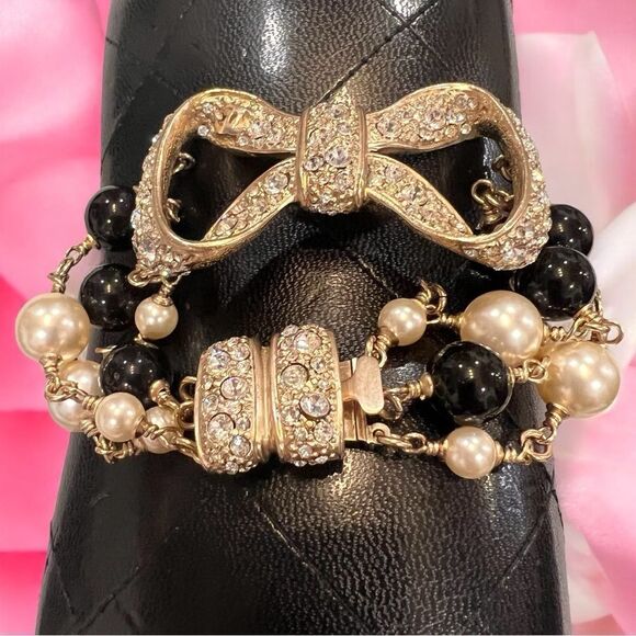 Chanel Black and Gold Bow Bracelet - Picture 3 of 6